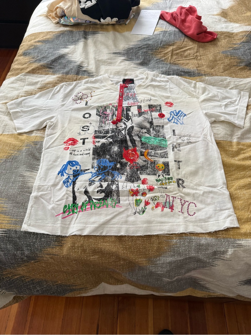 Lost Intricacy White Graphic Short-Sleeve Men’s T-Shirt Multicolor Print Size S